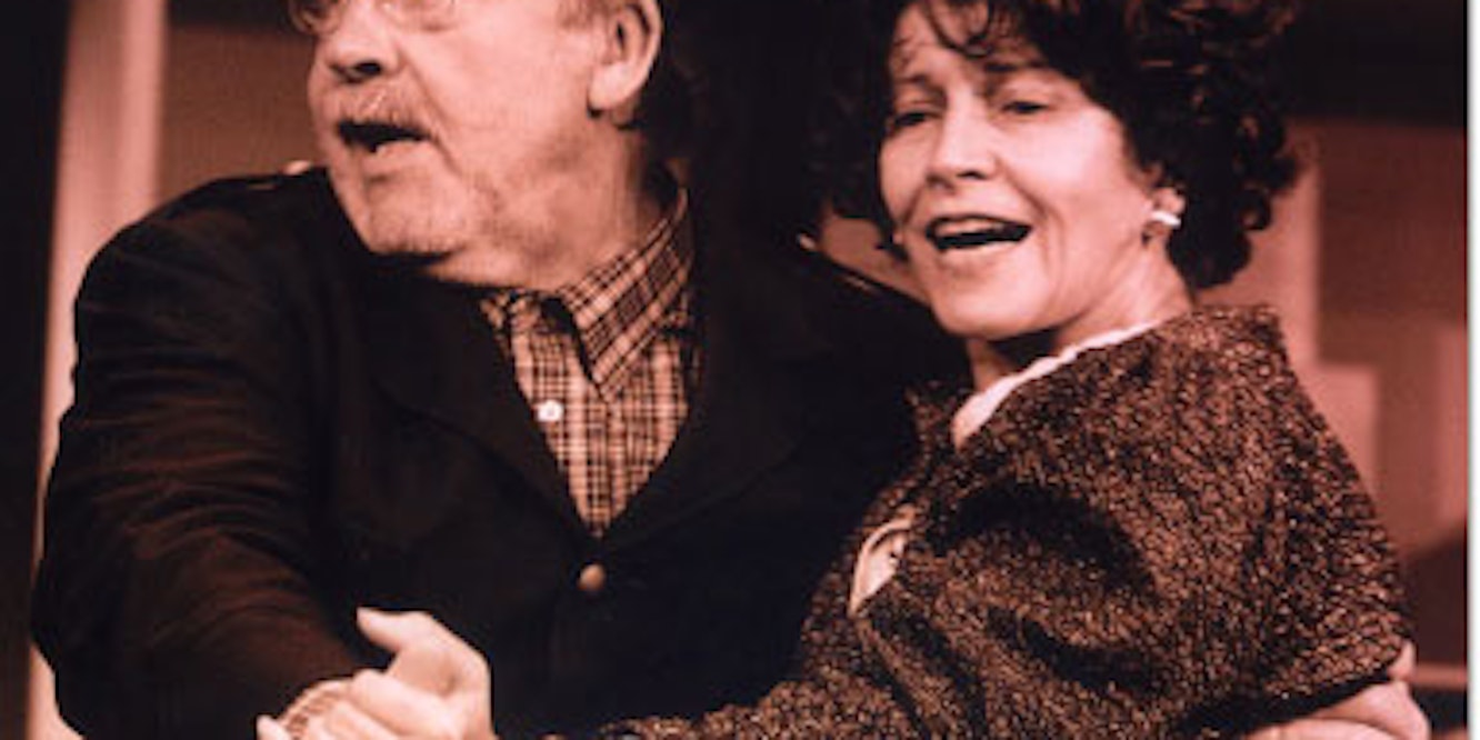 Maria (Claudia Amm) und Josef (Günter Lamprecht) finden im Tango zueinander.