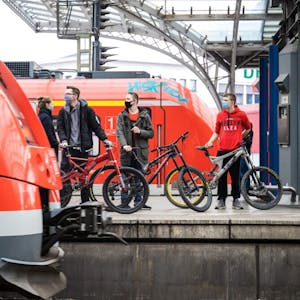Am Montag ein gängiges Bild: Ein Mix aus S-Bahn und Rad statt KVB. 