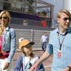 Mika Häkkinen (r.) mit Marketa und Tochter Ella Emilia.