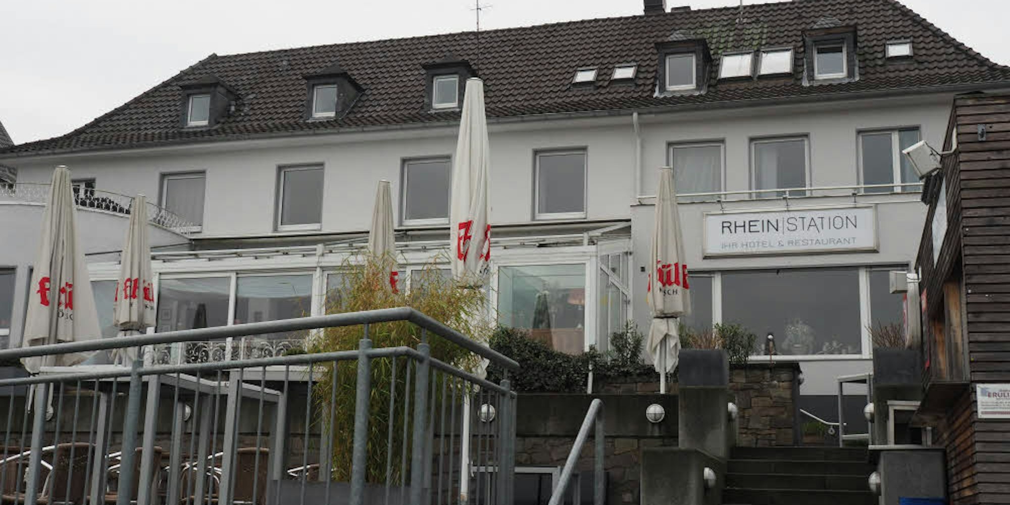 Die Rheinstation wird vorerst nicht neuen Wohnungen weichen müssen.