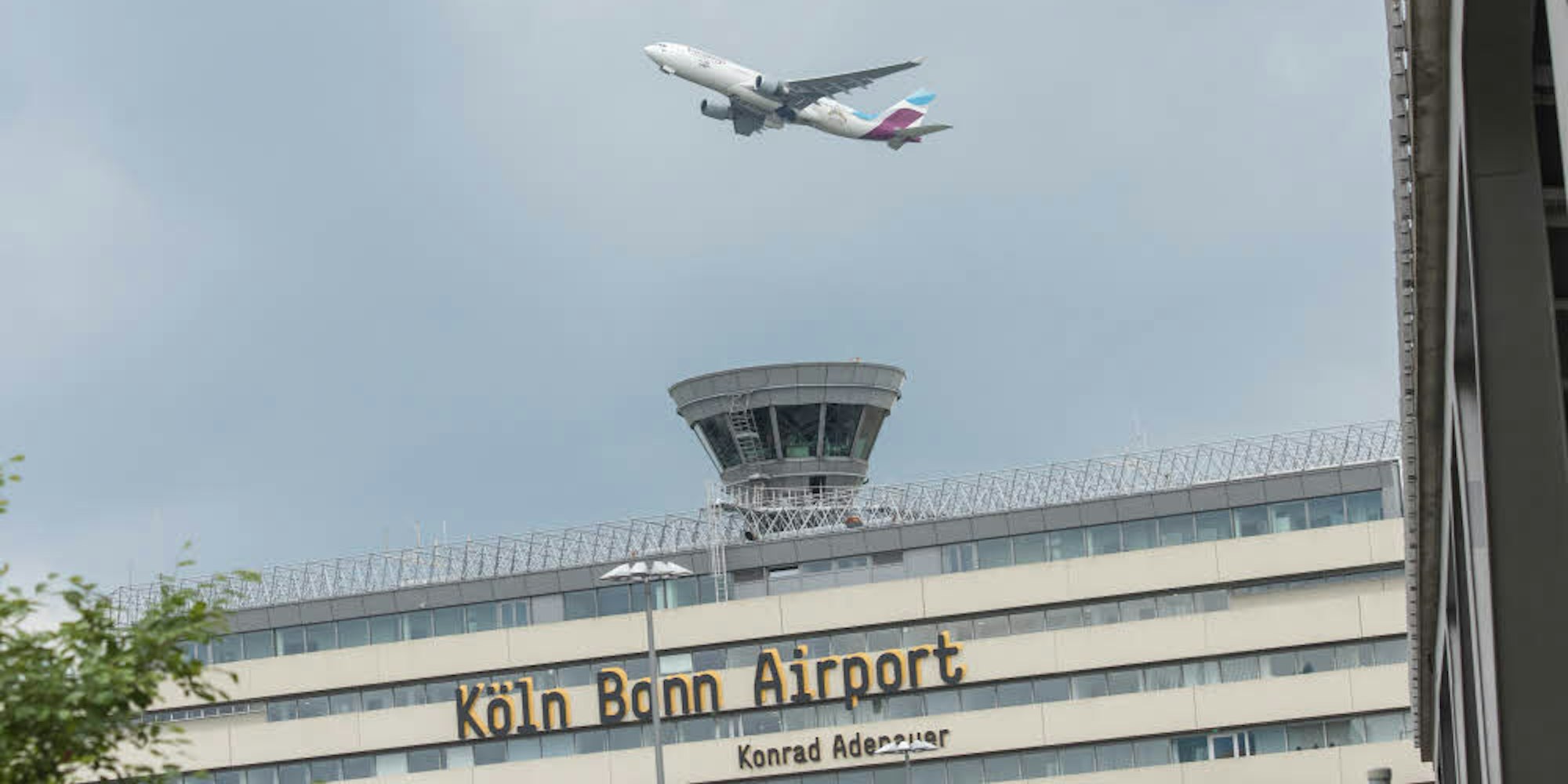 Der nächtliche Fluglärm am Flughafen Köln/Bonn beeinflusst den Schlaf von Grundschulkindern negativ.