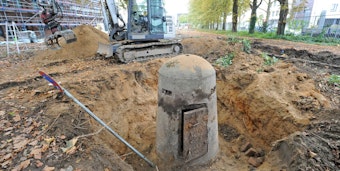 In dem Kleinst-Bunker im Garten an der Werkstättenstraße hatten seit dem Krieg die gestern gefundenen und geborgenen Granaten gelagert.