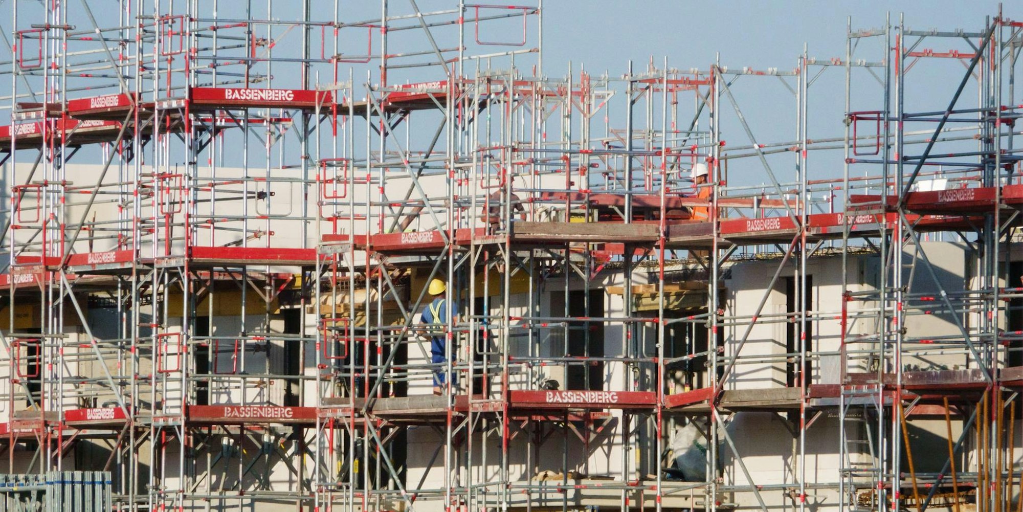 Das Bild zeigt die Baustelle eines mehrstöckigen Gebäudes.