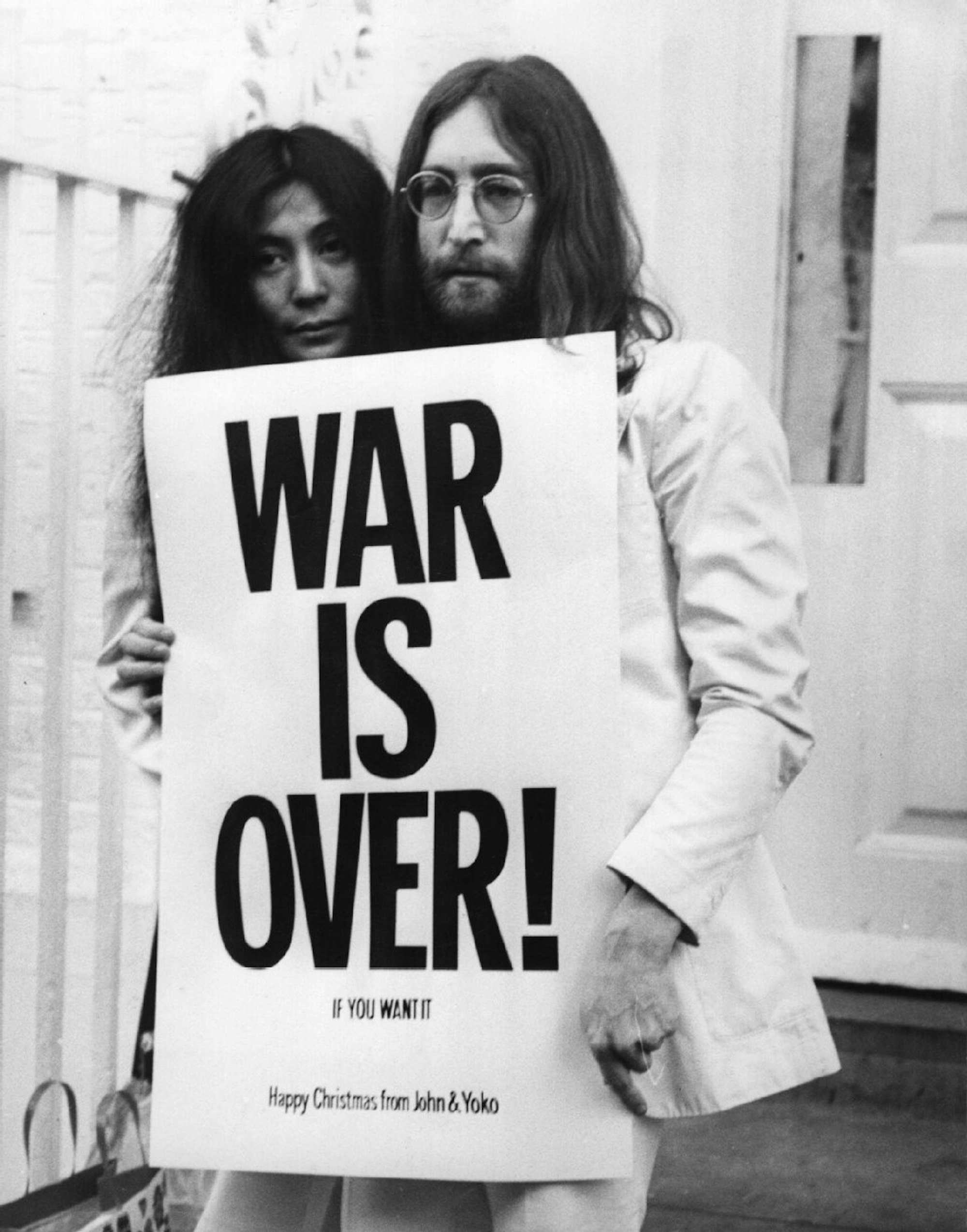 Schaurig sind hier nur die Frisuren: John Lennon und Yoko Ono eignen sich prima als Vorlage für ein Pärchenkostüm.