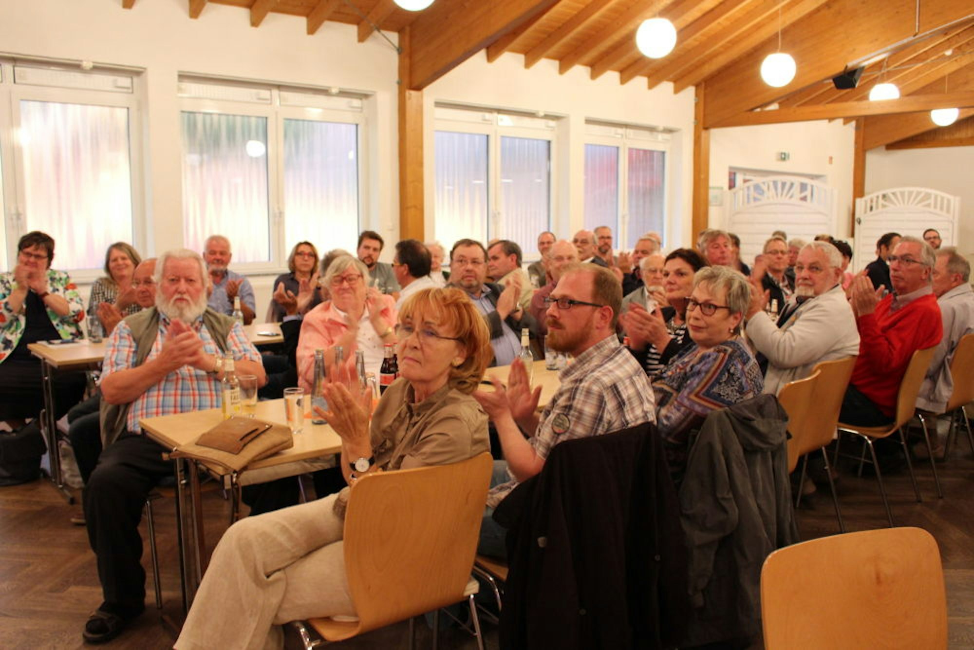 Rund 80 CDU-Mitglieder fühlten den Kandidaten am Mittwoch in Palmersheim auf den Zahn. In Gemünd waren es ähnlich viele.