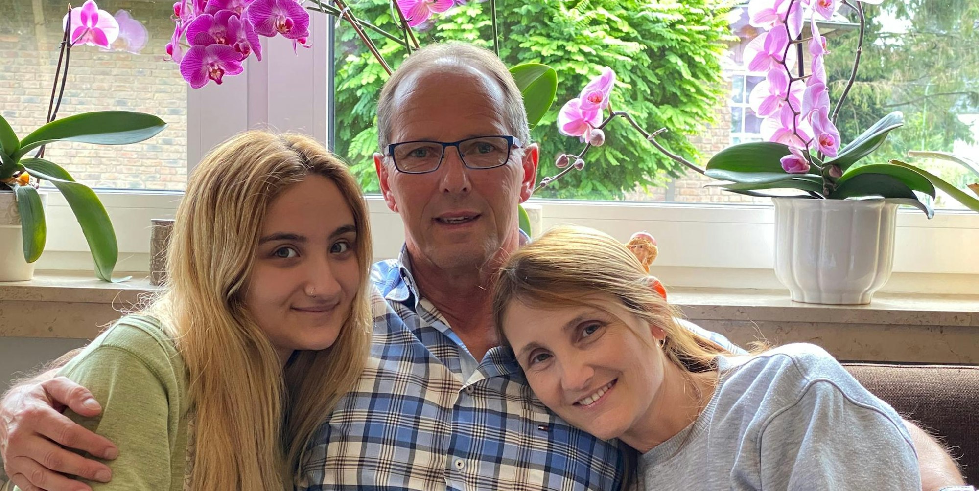 Stammzellspender Dieter Davepon mit Maria Laura Tonlorenzi, die die Spende erhalten hatte, und deren Tochter Rocio.