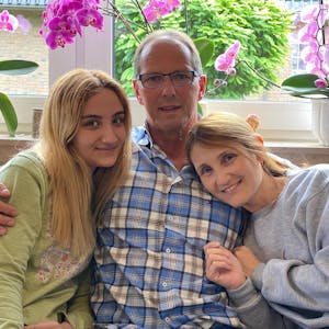 Stammzellspender Dieter Davepon mit Maria Laura Tonlorenzi, die die Spende erhalten hatte, und deren Tochter Rocio.