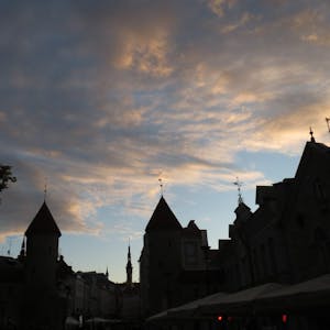 Wenn es nie ganz dunkel wird: Abendstimmung einer der hellen Nächte in Tallinn.