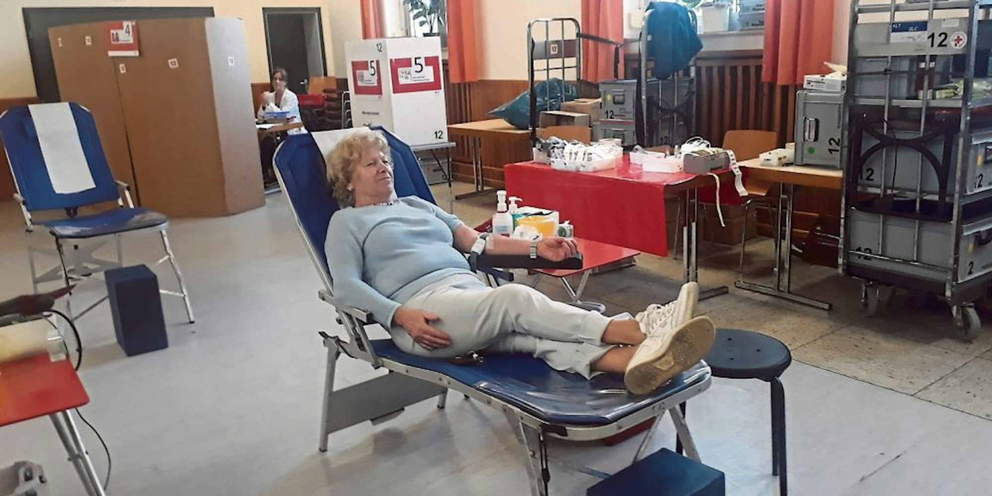 Gertrud Radtke (70) spendet zum 53. Mal Blut beim Roten Kreuz.
