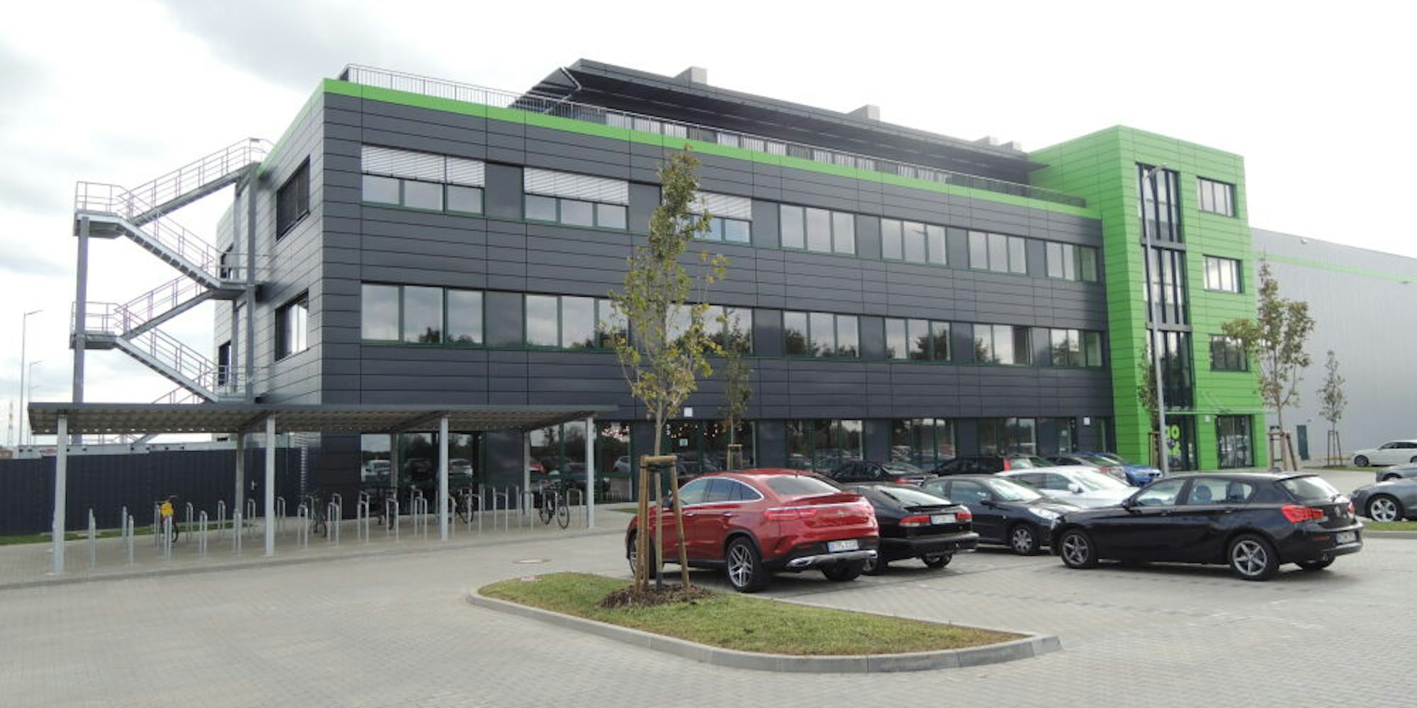 Das Unternehmen AO schließt kurzfristig seine Niederlassung in Bergheim.