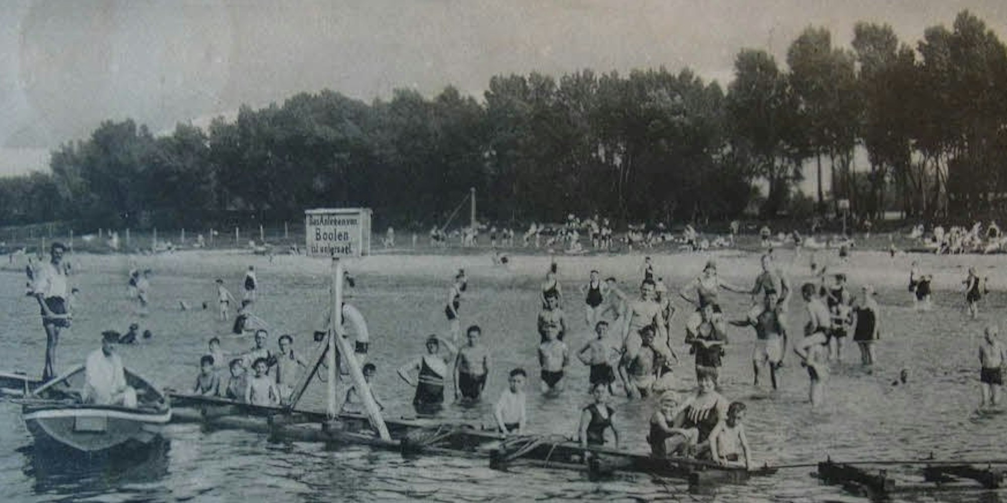 Das städtische Strandbad Rodenkirchen wurde 1912 eröffnet. Nicht alle waren begeistert von dem freizügigen Treiben.