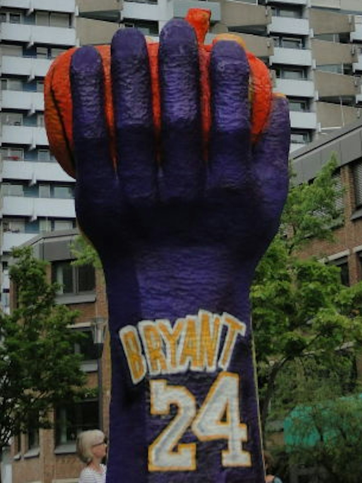 Die Gestaltung soll an den Basketballer Kobe Bryant erinnern.