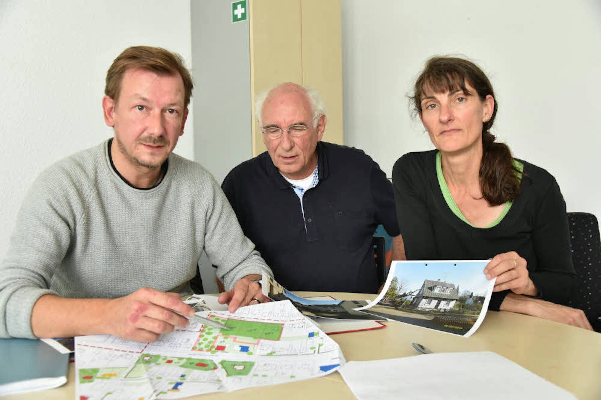 Sorgen sich um die Gronauer Gartensiedlung (v. l.): Frank Grobolschek, Peter Lind und Ariane von Britton.