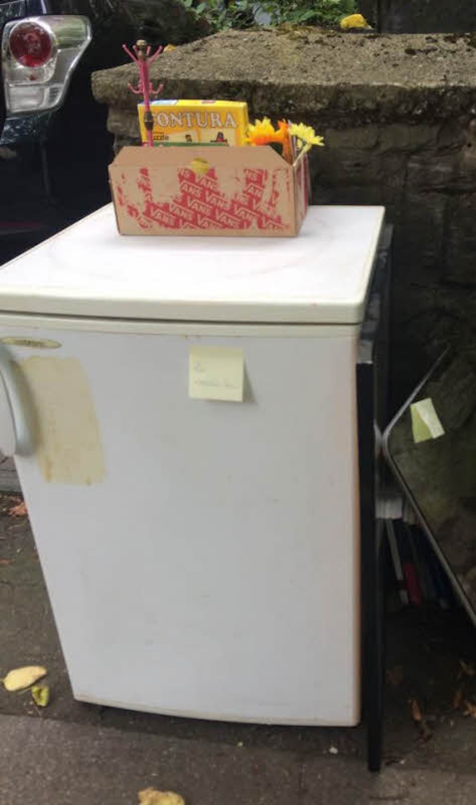 Wer gibt einem alten Kühlschrank ein neues Zuhause? 