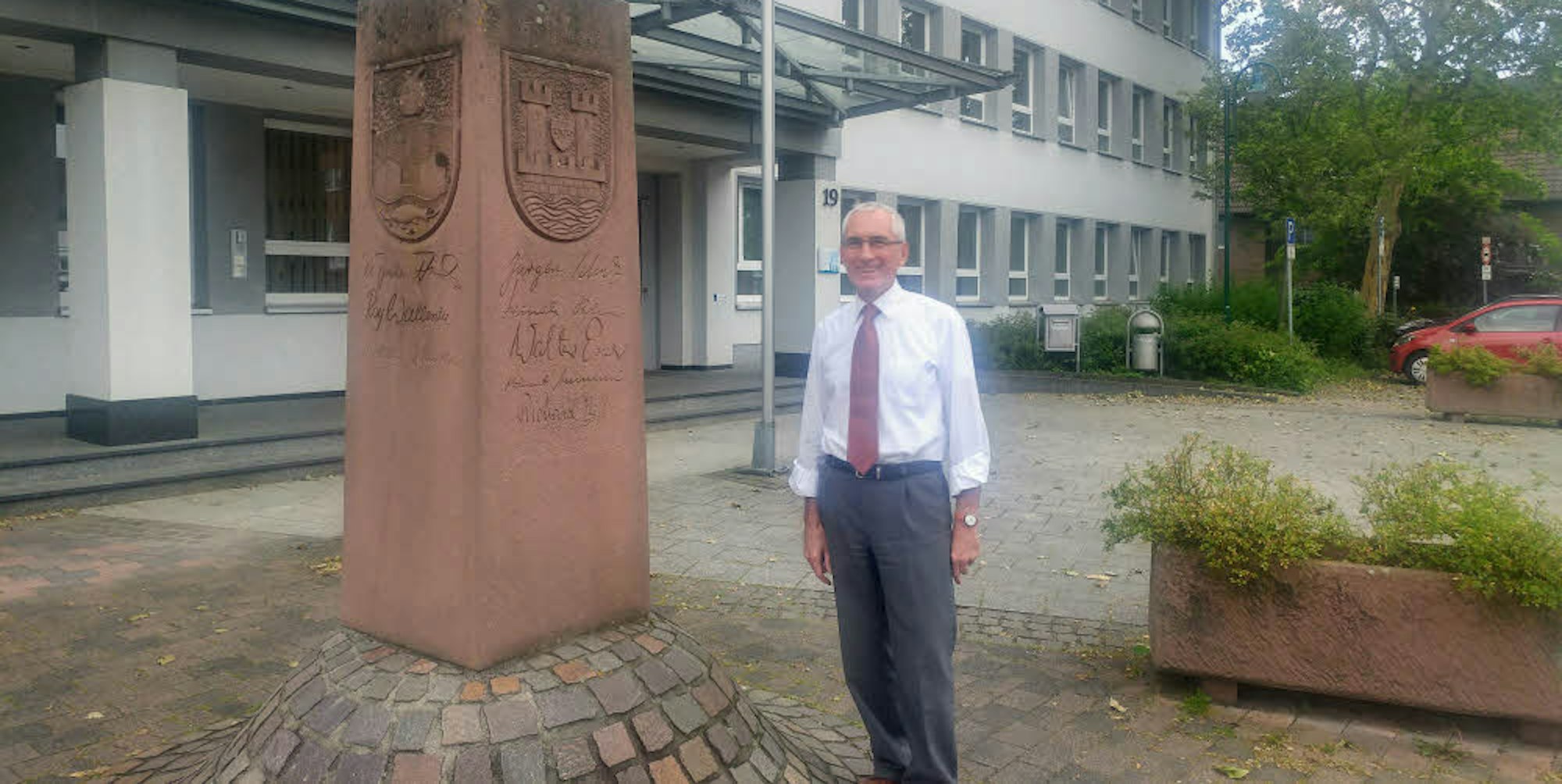 Zum Ende dieses Monats räumt der Erste Beigeordnete Helmut Esch seinen Arbeitsplatz im Niederkasseler Rathaus.