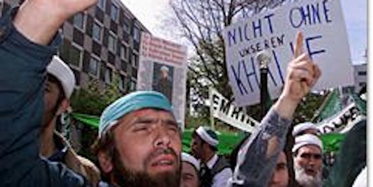 Kaplan-Anhänger demonstrieren gegen die Verurteilung des "Kalifen von Köln".