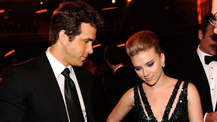 Er sexiest Man alive, sie wurde 2006 zur heißesten Promi-Frau gewählt: Scarlett Johansson („Lost in Translation“) und Ryan Reynolds („Smoking Aces“) waren Hollywoods Traumpaar. Sie wollen sich in „Liebe und Güte“ scheiden lassen.