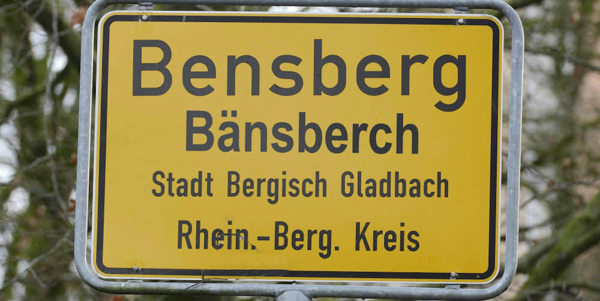 So könnten neue Mundart-Ortstafeln für den Ortsteil Bergisch Gladbach-Bensberg aussehen.