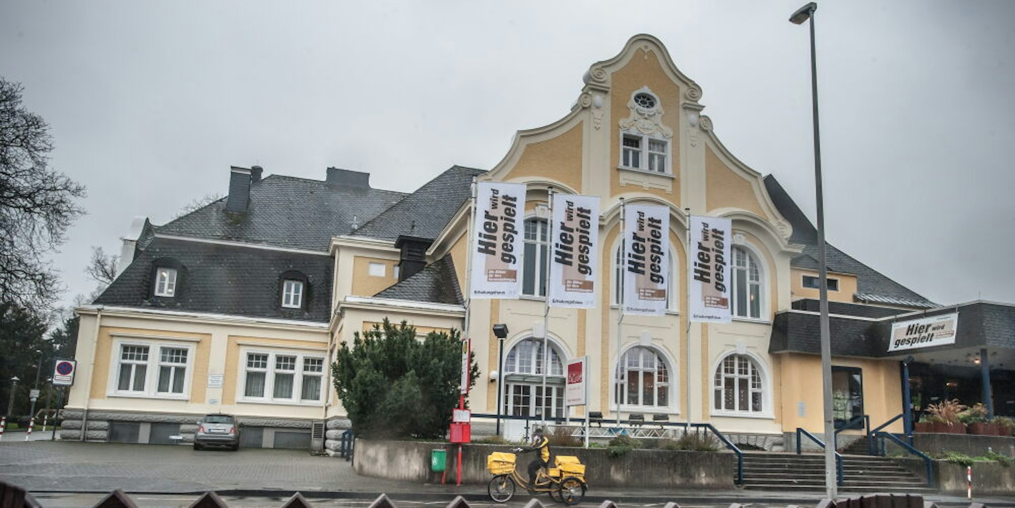 Das Bayer-Erholungshaus wird vorübergehend von der Kultur-Spielstätte zum Corona-Impfzentrum für Leverkusen. 