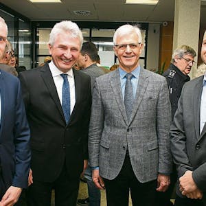 Hauptredner beim Neujahrsempfang der Kaller Liberalen war NRW-Wirtschaftsminister Andreas Pinkwart (2.v.l.), hier mit VR-Bank-Vorstand Kai Zinken (l.), Kalls FDP-Fraktionsvorsitzendem Manfred Wolter (2.v.r.) und Jörg Döhler, Ex- Ortsverbandschef.