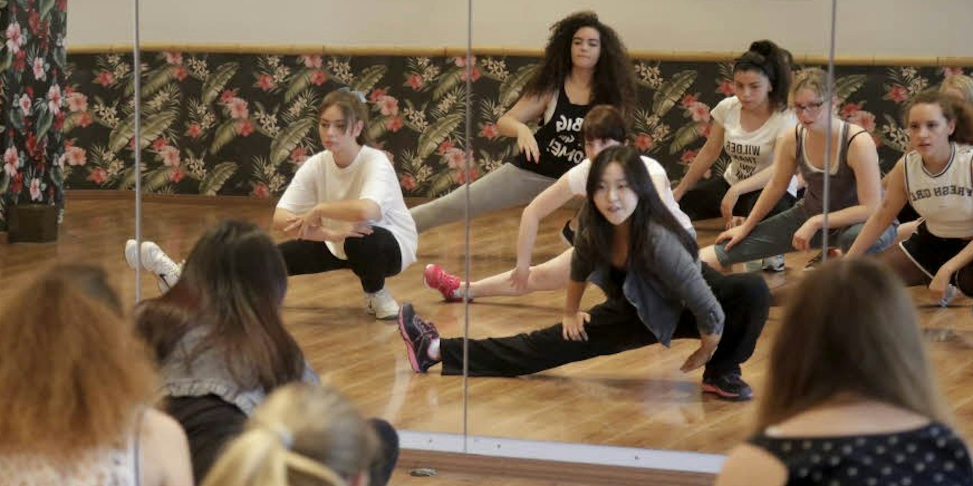 Koreanische Popkultur in Köln mit Tanzlehrerin Yunjin Helena Kwon (M.)