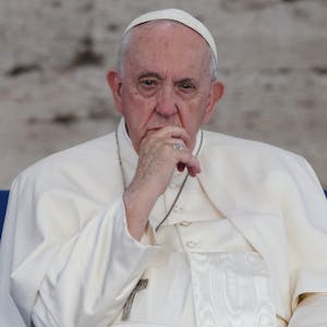 Papst sitzend 261022