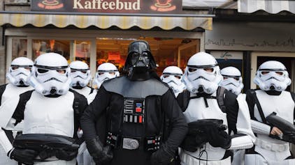 Kaffeebud Alter Markt - Darth Vader und seine Kollegen machen das Büdchen in der Altstadt klar!