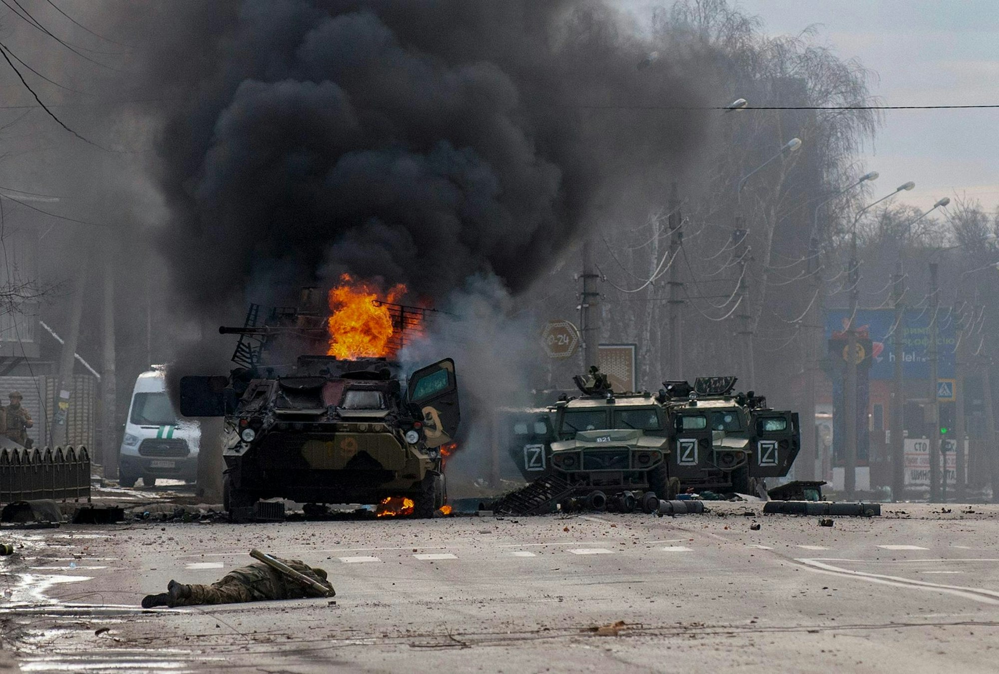 Ukraine Fahrzeug brennt