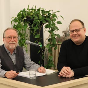 Mosaiksteine der NS-Geschichte im Kreis fügten Christoph Buchen (l.) und Frederik Grundmeier aneinander.