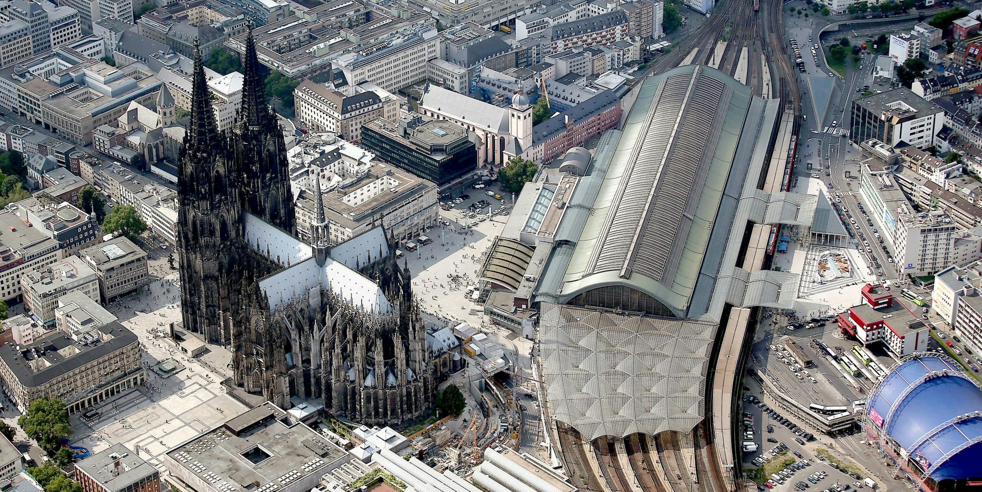 Köln von oben dpa