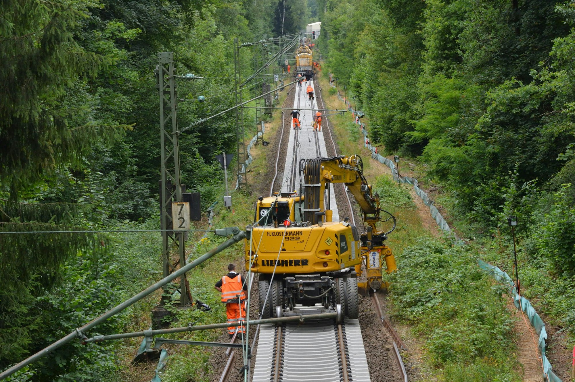 Im Juli 2019 wurden Schotterbett und Gleise auf der Strecke erneuert. Beim Bau des zweiten Gleises könnte es so ähnlich aussehen.
