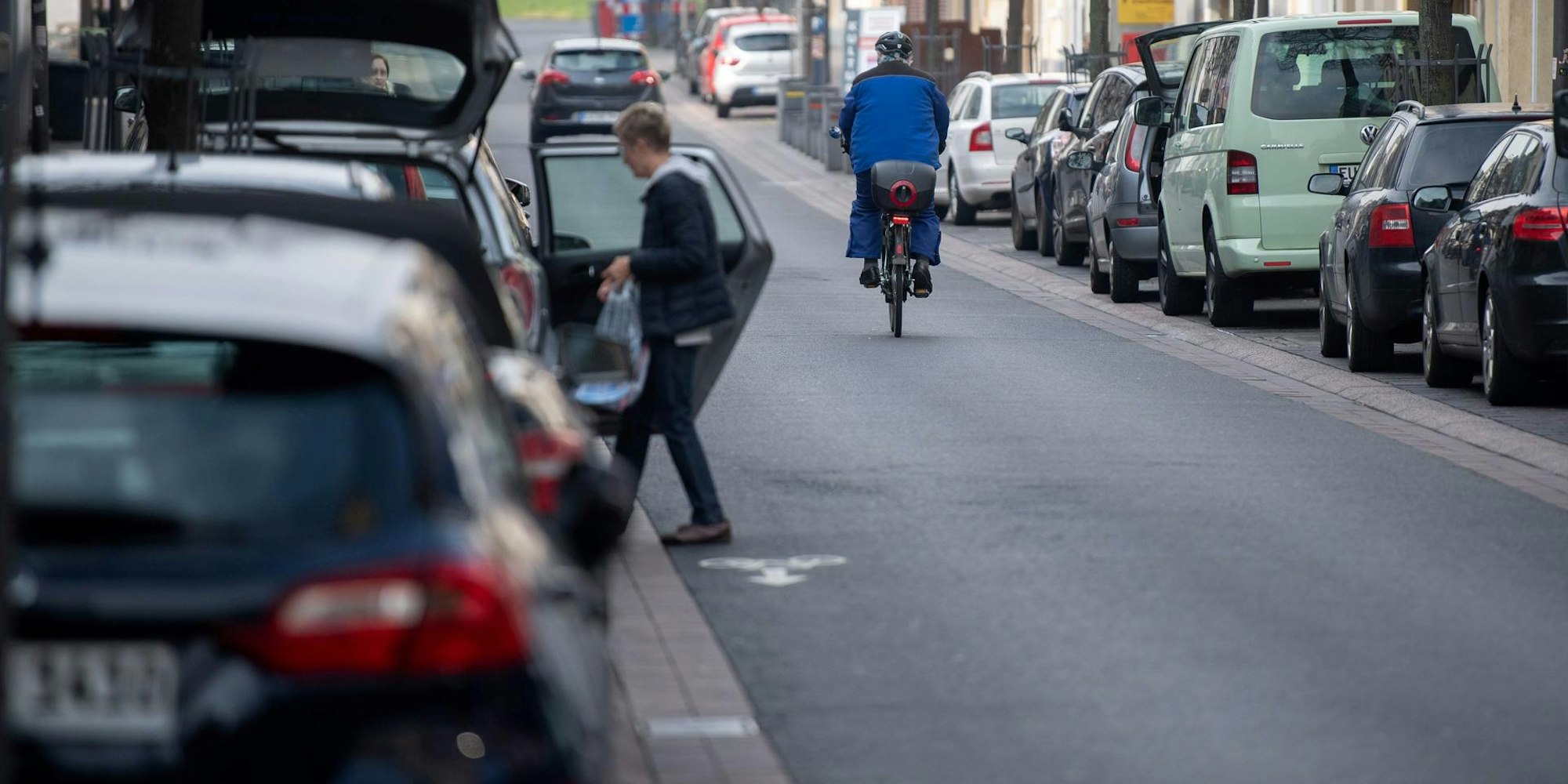 Für Radpendlerrouten müssen auch Fahrradstraßen eingerichtet werden. Auf diesen haben Radfahrer Vorrang vor Kraftfahrzeugen.