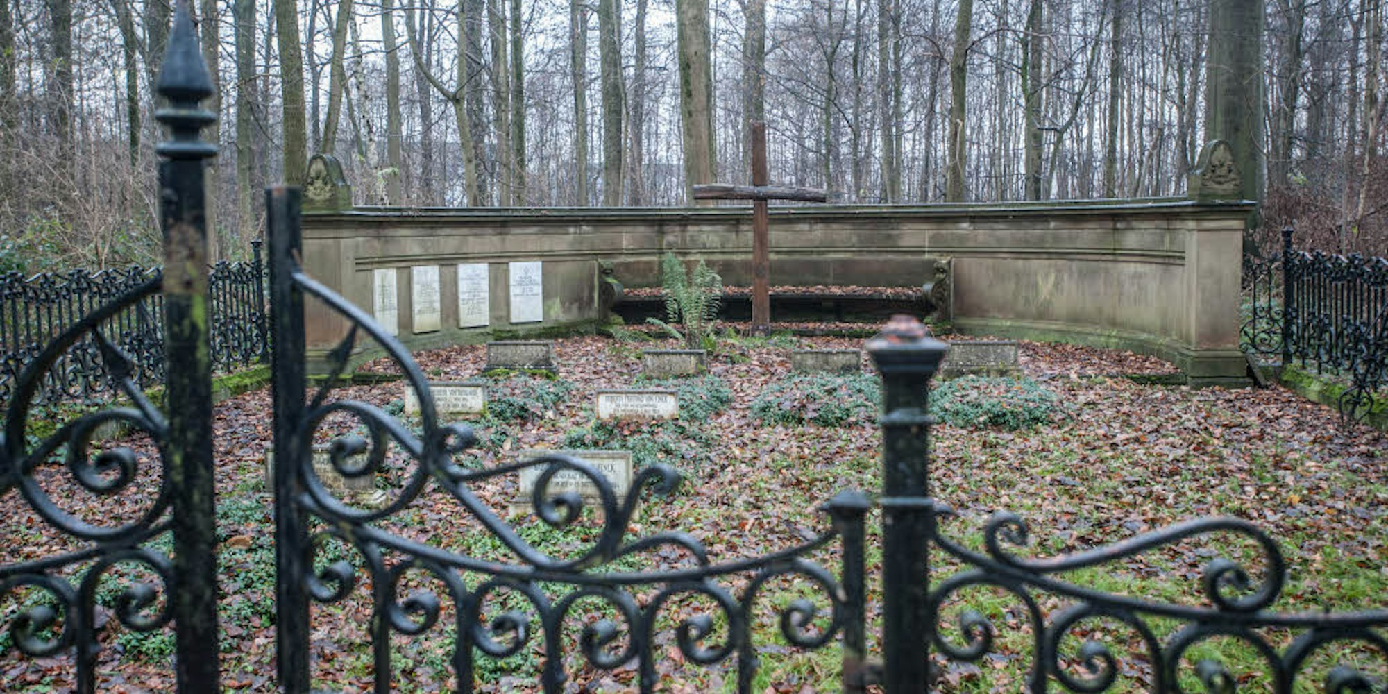 Die Grabstätte der vormaligen Waldbesitzer von Diergardt ist Teil des Leverkusener Bürgerbuschs.