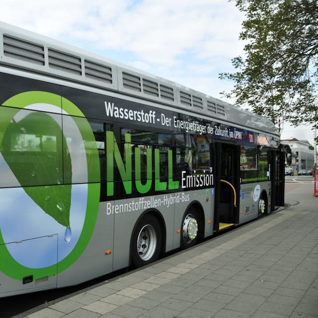 Eine Wasserstoffbus fährt ab dem 15. Dezember von Bensberg zum Kölner Flughafen.