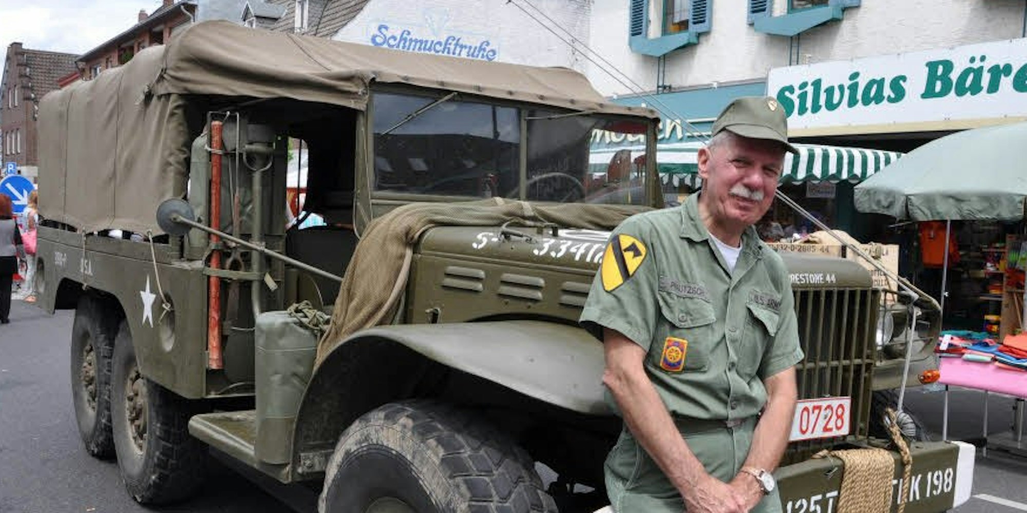 Willi Prautzsch aus Wissersheim zeigte bei der Oldtimer-Schau seinen amerikanische Dodge von 1942.
