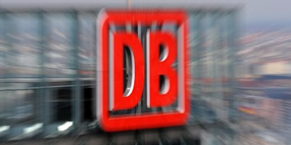 Die Deutsche Bahn verzichtet auf Bedienzuschlag. (Bild: dpa)