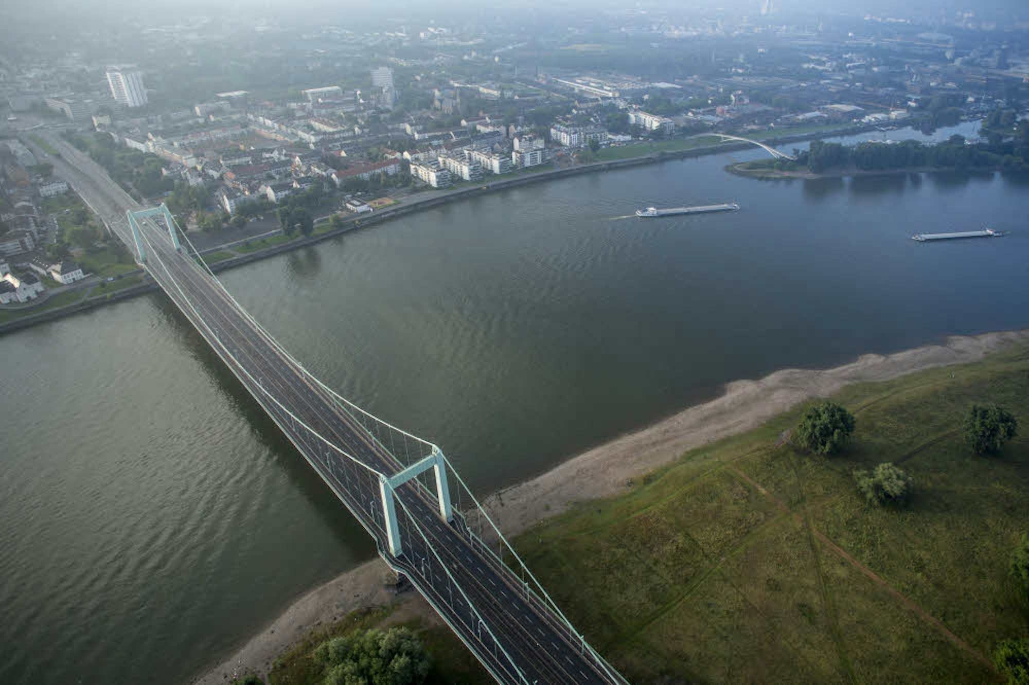Zu den Kostentreibern zählt auch die Mülheimer Brücke, deren Kosten von 101 auf 163 Millionen Euro steigen – Plus 61 Prozent.