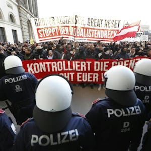 Polizei Wien Demo Nazis