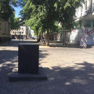 Sockel des Adenauer-Denkmals
