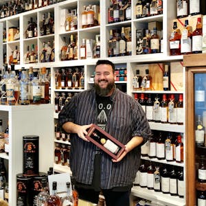 Das Whiskyhaus in Brühl legt im Online-Handel zu. Inhaber Marco Bonn setzt auf die persönliche Beratung.