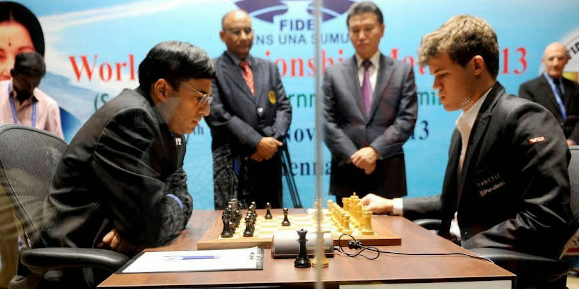 Duell um den WM-Titel: Weltmeister Anand (l.) und Herausforderer Carlsen in Chennai, Indien.