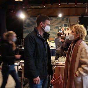 Hauptdarsteller Simon Böer im Gespräch mit Kollegen Claudia Hiersche.