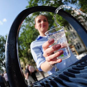 Berlin hat sie hier und da, Leverkusen soll sie demnächst bekommen: Trinkwasserbrunnen in Fußgängerzonen