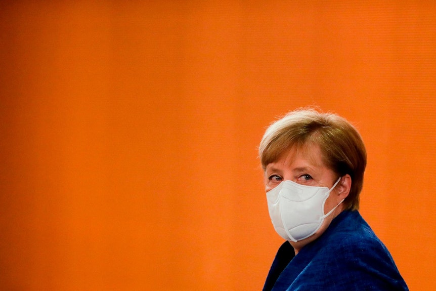 Angela Merkel mit Mundschutz