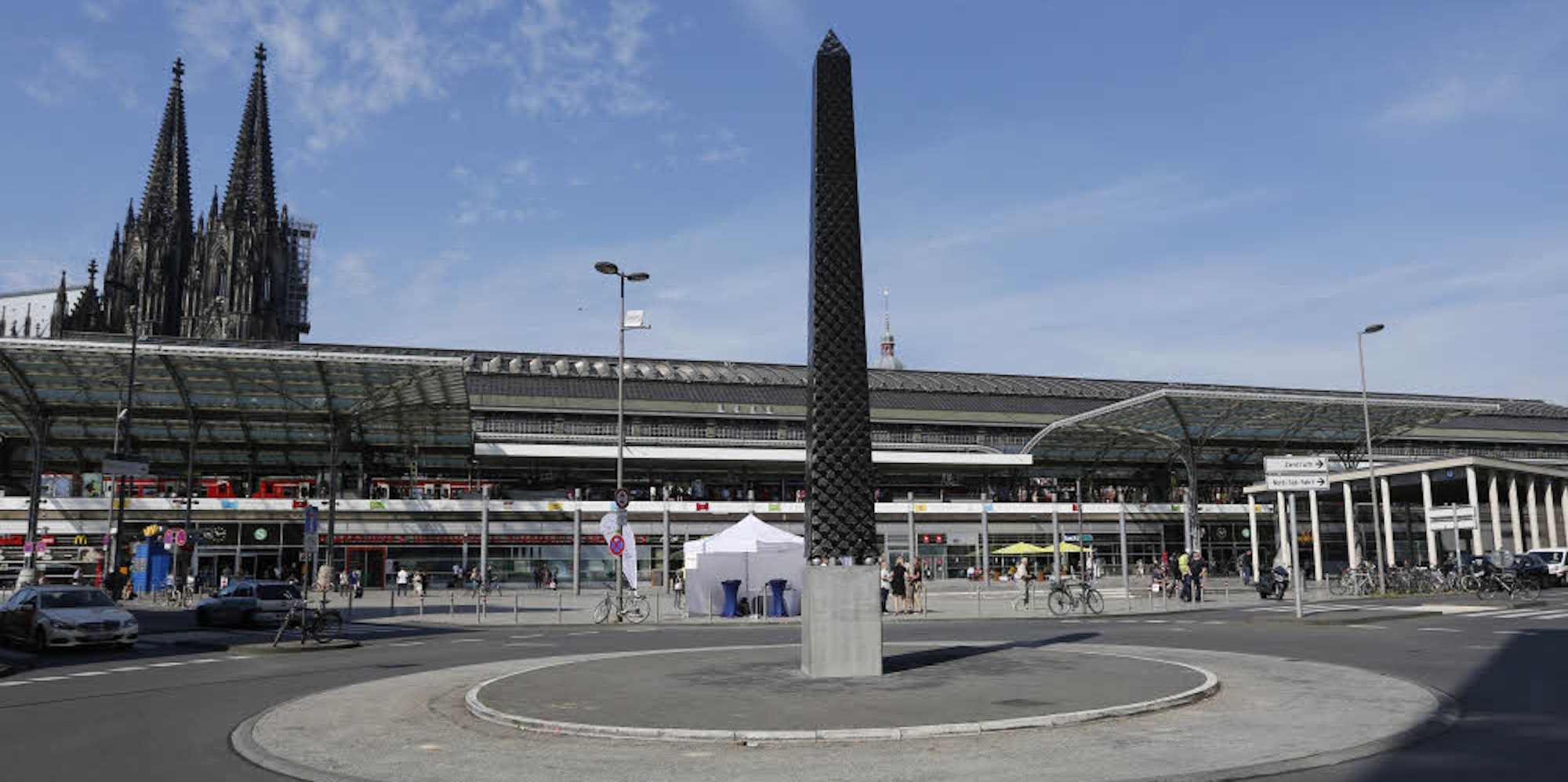 Der „Obelisk des Tutankhamun“ ziert seit Freitag den Breslauer Platz.