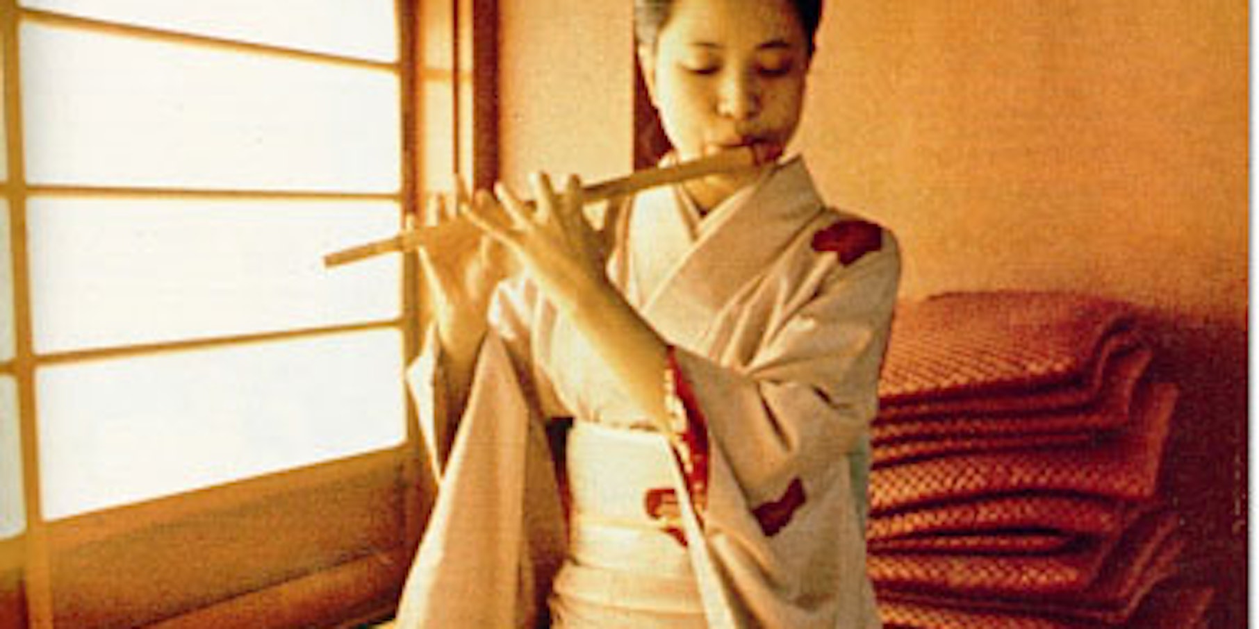 Auf der ersten Titelseite von Prisma, die den Zeitraum vom 8. bis zum 14. Februar 1977 umfasste, kündigt das "Wochenmagazin zur Zeitung" einen großen Farbbericht über "Die Geisha Schule" an.