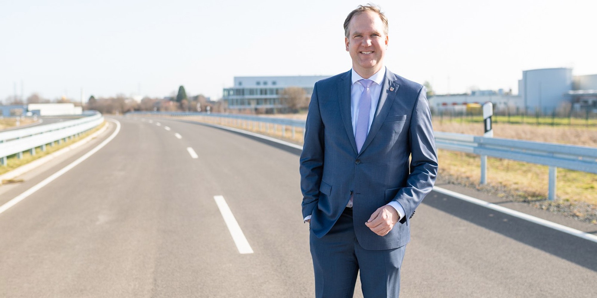 Bürgermeister Dirk Breuer aus Hürth ist froh, über die Öffnung der B265