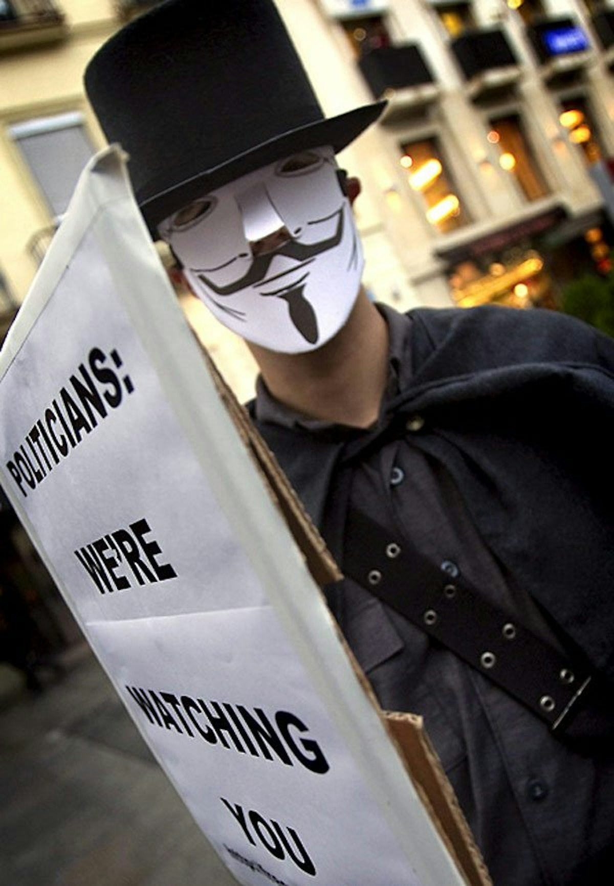 Die Internet-Aktivisten-Gruppe Anonymous ist auch aus dem 2003 gegründeten Internetforum 4Chan hervorgegangen. Ihr Wahrzeichen sind Masken, die dem Porträt des britischen Königsgegners Guy Fawkes (1570 - 1606) nachempfunden sind.