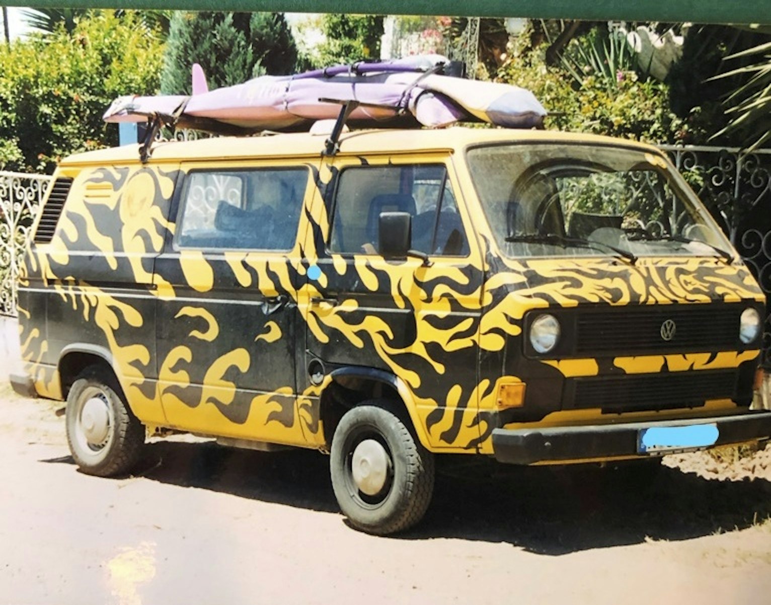 Der schwarz-gelbe VW-Bus, mit dem der vermisste Kölner Jan Gavin Friedrichs in Portugal unterwegs war