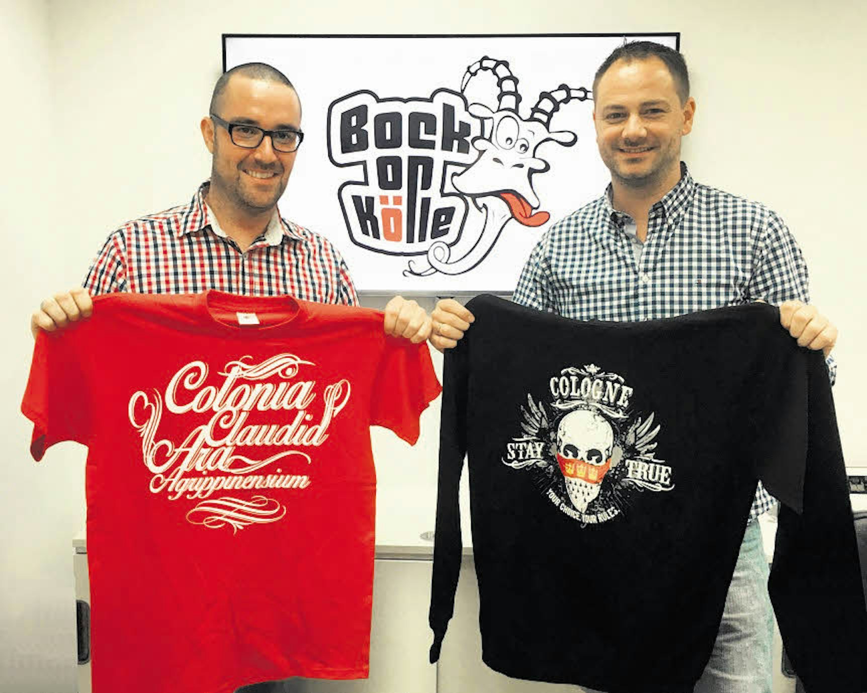 „Wie man T-Shirts bedruckt, haben wir uns selbst beigebracht.“: Nino Boender (l.) und Philipp Beutel von „Bock op Kölle“.